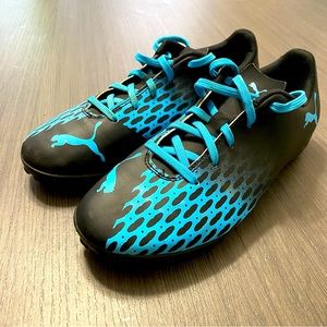 Puma Spirit III Jr Indoor/ Turf trainer Youth Soccer Cleats Size 5.5